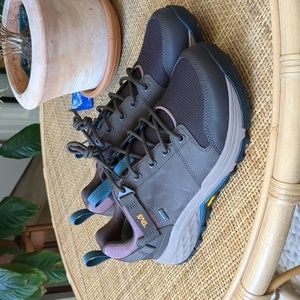 Teva Grandview GTX hike sneaker